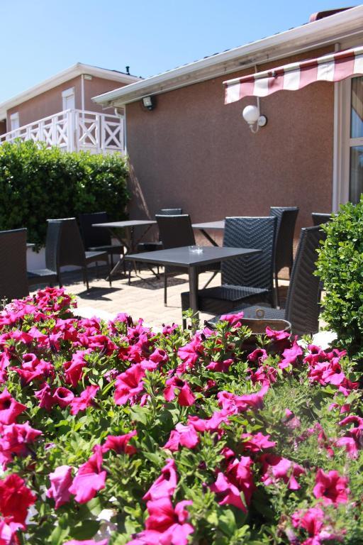 Fasthotel Nimes Caissargues Exterior photo